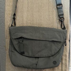 Lululemon festival bag
